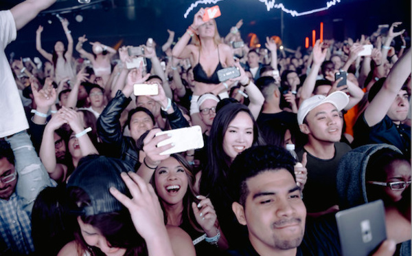 Les smartphones bannis de certains festivals